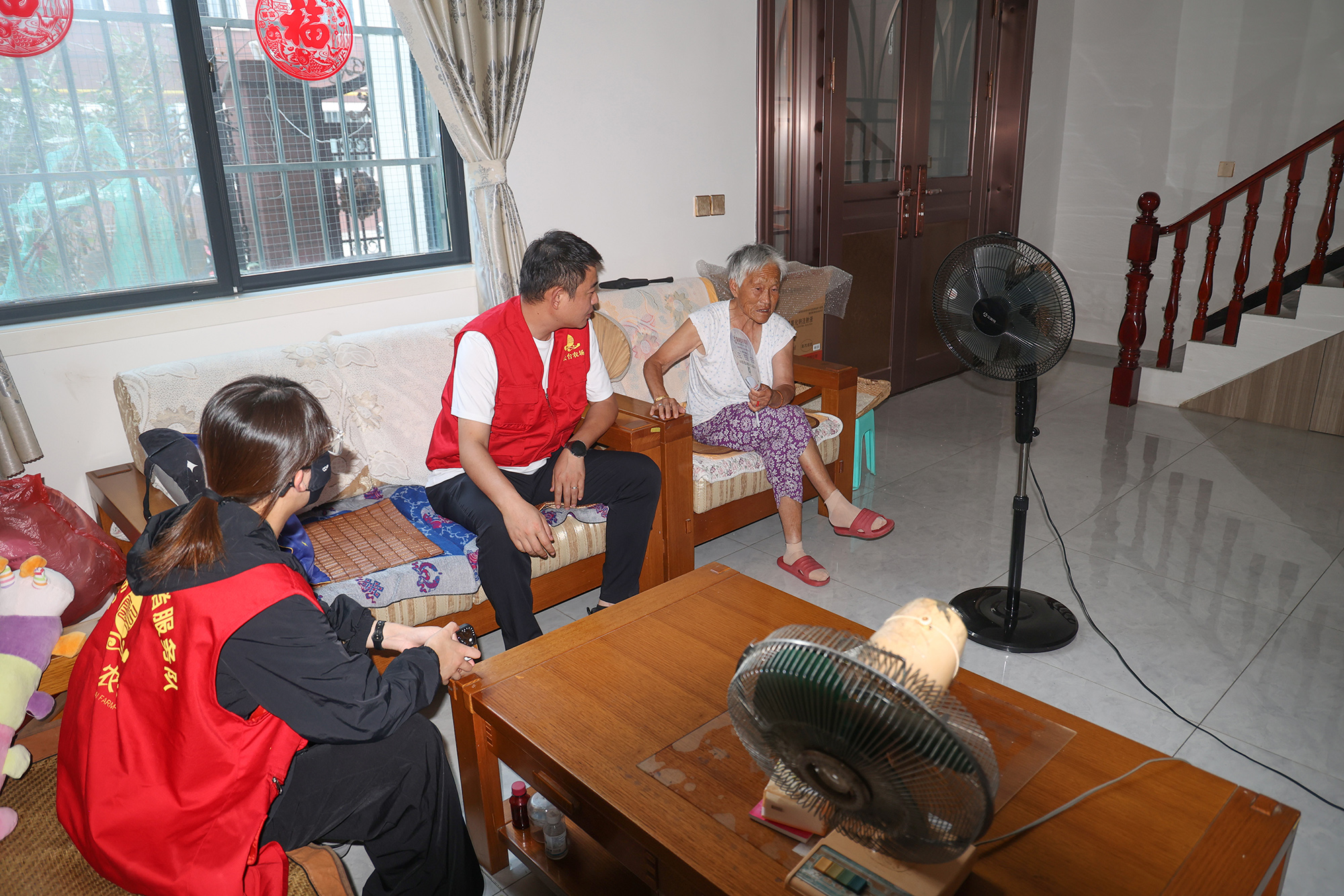 20250730 云臺農場嚴陣以待 全力筑牢防御臺風“竹節草”安全屏障 (4).JPG